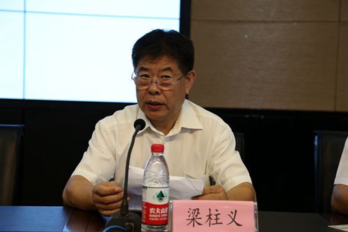 市政府教育督导室主任梁柱义主持会议并总结讲话.jpg